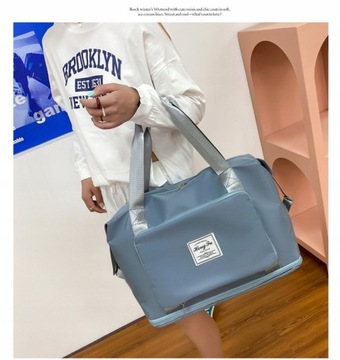 Водонепроницаемая дорожная сумка большой вместимости.