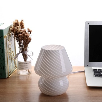 Półprzezroczysta lampa stołowa w kształcie grzybka w stylu włoskim