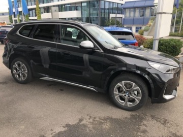 BMW X1 U11 Crossover 1.5 18i 136KM 2026 sDrive18i xLine + Pakiet Premium + Przyciemniane szyby, zdjęcie 2