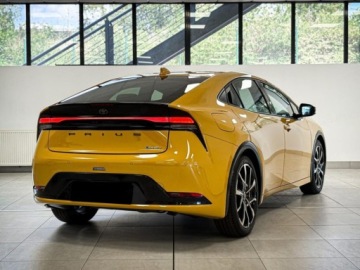 Toyota Prius V (XW60) 2.0  Hybrid Dynamic Force Plug-in 223KM 2025 Od ręki - Prestige 2.0 Hybrid Plug-in 223KM | Podgrzewane fotele!, zdjęcie 2