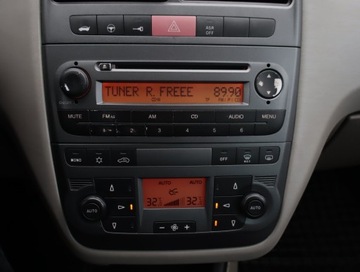 Fiat Punto Grande Punto Hatchback 5d 1.4 16V 95KM 2006 Fiat Grande Punto 1.4 Star Jet 16V, Klima, zdjęcie 11