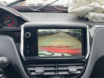 Peugeot 208 I Hatchback 5d Facelifting 1.2 PureTech 82KM 2018 Peugeot 208 Klimatyzacja Kamera, zdjęcie 10