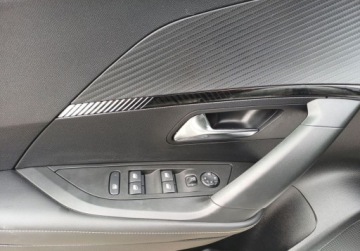 Peugeot 2008 II SUV 1.2 PureTech 130KM 2023 Peugeot 2008 35 Allure 130 KM Automat GWARANCJA FV23 1.2 Benzyna, zdjęcie 24