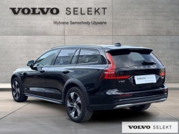 Volvo V60 II  Cross Country Facelifting 2.0 B4 197KM 2023 Volvo V60 Cross Country V60 CC Plus B4 D AWD aut,, zdjęcie 3