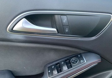 Mercedes Klasa A W176 Hatchback 5d Facelifting 180 122KM 2016 Mercedes-Benz Klasa A Mercedes-Benz Klasa A 180 7G-DCT AMG Line 1.6 Benzyna, zdjęcie 28