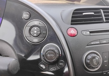 Honda Civic VIII 2008 Honda Civic 2008r, 1.4 Benzyna. Uszkodzony lewy tyl. Jezdzi 1.4 Benzyna, zdjęcie 12