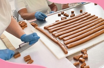 KRÓWKI NA WALENTYNKI 1 KG 3 WZORY do wyboru Słodki Prezent Pełen Miłości