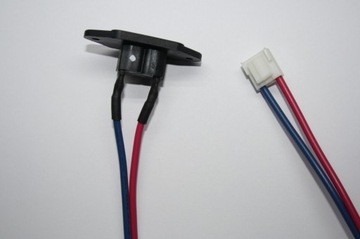 РОЗЕТКА ВОСЕМЬ, ПРИКРЕПЛЕННАЯ К КОРПУСУ