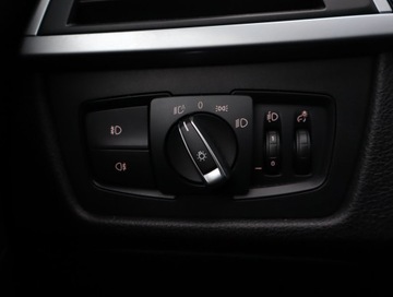 BMW Seria 3 G20-G21 Touring 2.0 320d 190KM 2019 BMW 3 320 d, 187 KM, Automat, Navi, Klima, zdjęcie 16