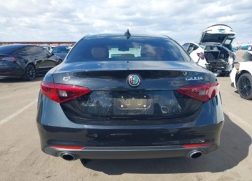 Alfa Romeo Giulia II 2018 Alfa Romeo Giulia 2018r., Ti Lusso Awd, 2L, od ubezpieczalni 2.0 Benzyna, zdjęcie 8