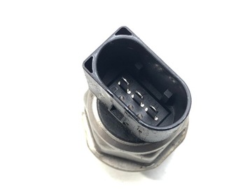 SENZOR TLAKU PALIVA SUPERB III 04L906054