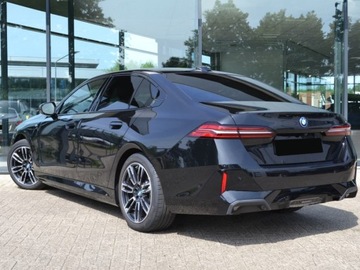 BMW Seria 5 G90-91 Sedan Plug-In 3.0 50e 489KM 2025 BMW Seria 5 550e xDrive Sport Sedan 3.0 (489KM) 2025, zdjęcie 2