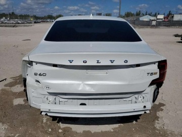 Volvo S60 III Sedan 2.0 T5 250KM 2020 Volvo S60 T5 R-Design 2020 2.0l 2.0 Benzyna 250KM, zdjęcie 2