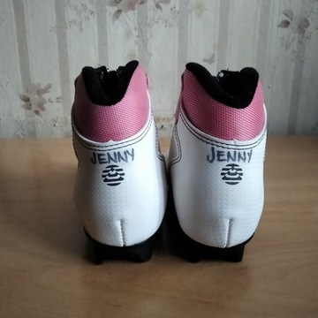 РАЗМЕР ДЕТСКОЙ БЕГОВОЙ ЛЫЖНОЙ ОБУВИ ALPINA. тридцать