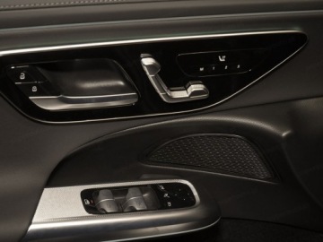 Mercedes Klasa E W214 Sedan 2.0 220d 197KM 2025 E Klasa 220 d 4-Matic AMG 2.0 197KM 2025, zdjęcie 12