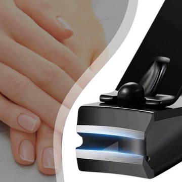 Набор инструментов для маникюра и педикюра в футляре, кусачки и ножницы.