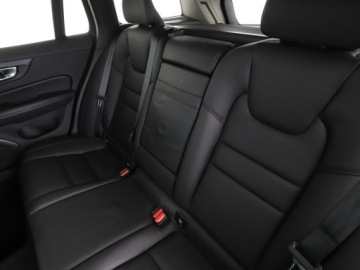 Volvo V60 II  Kombi 2.0 D4 190KM 2020 Volvo V60 2.0 D4 Automat AWD Momentum Pro Navi, zdjęcie 16