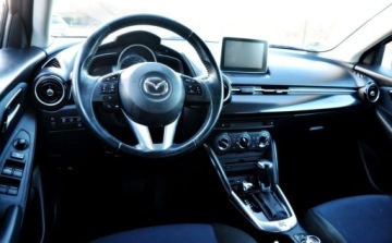 Mazda 2 III Hatchback 5d 1.5 SKY-G 90KM 2015 Mazda 2 Automat, Podgrzewane fotele, Czujniki parkowania tyl 1.5 Benzyna, zdjęcie 4