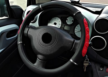 Чехол на руль перфорированная кожа 37-39 красный черный плюс хром