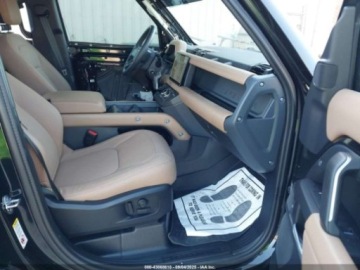 Land Rover Defender IV (L663) 2025 Land Rover Defender 110 P400 X-Dynamic SE 2025 3.0l 3.0 Benzyna 395KM, zdjęcie 9
