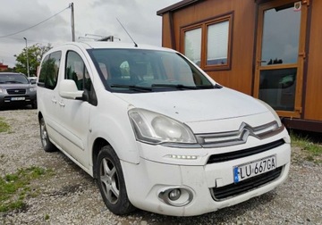 Citroen Berlingo II Combi Facelifting 1.6 HDI 90KM 2014 Citroen Berlingo 2014r, Salonowy, 1.6 HDI. Lekko uszkodzony tyl. Jezdzi. V