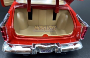 Chrysler C300 1955 модель 1:24 Motormax 73302