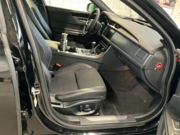 Jaguar XF II Sedan 2.0 i4D 180KM 2017 Jaguar XF 20d r-Sport, zdjęcie 5
