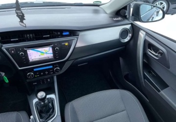 Toyota Auris I Hatchback 3d Facelifting 1.6 Valvematic 132KM 2013 Toyota Auris kamera , nawigacja 1.6 Benzyna 132KM, zdjęcie 27