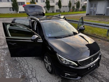 Peugeot 308 II SW Facelifting 1.2 PureTech 130KM 2018 Peugeot 308 1.2 130KM e-THP Stop &amp; Start Allure 2018r, zdjęcie 12