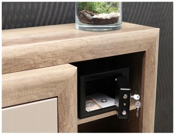 Домашний сейф с комбинацией ключей.