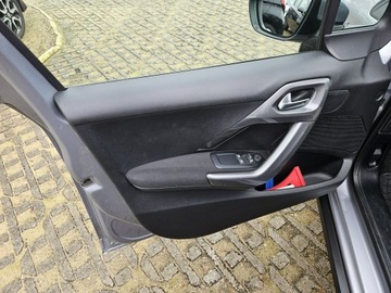 Peugeot 2008 I SUV Facelifting 1.2 PureTech 82KM 2016 Peugeot 2008 1,2benzyna 82KM salon polska navi, zdjęcie 14