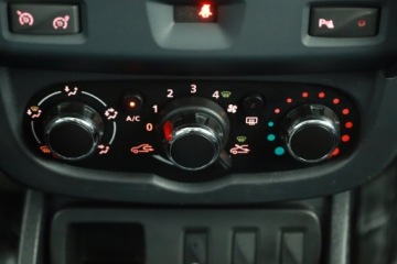 Dacia Duster I SUV Facelifting 1.6 SCe 114KM 2015 Dacia Duster 1.6 SCe, Klima, Tempomat, Parktronic, zdjęcie 9