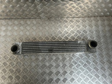 BMW 5 E60 E61 2008 CHLADIČ VZDUCHU PLNÍCÍHO / INTERCOOLER