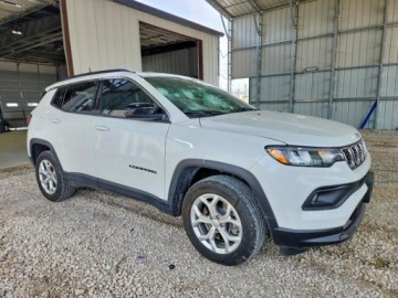 Jeep Compass II 2024 Jeep Compass Latitude 2024 2.0 Benzyna 200KM, zdjęcie 4
