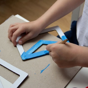 Складной картонный домик для детей, который можно раскрасить.