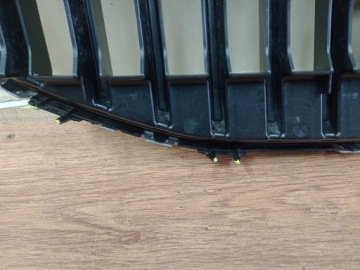 VOLVO V40 II СНЯТИЕ РЕШЕТКИ