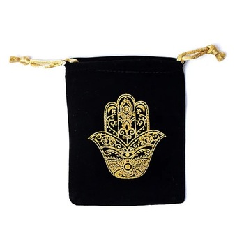 Aksamitny czarny woreczek Khamsa 10x11 cm