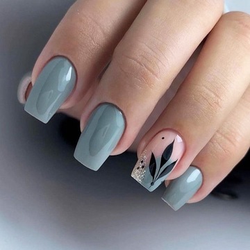 Prosty manicure z naklejką na paznokcie sylwetki liści