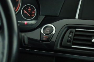 BMW Seria 5 F10-F11 Limuzyna Facelifting 520d 190KM 2015 BMW 5 520d, 187 KM, Xenon, Bi-Xenon, Klima, zdjęcie 17