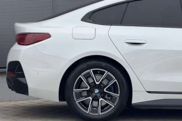 BMW i4 Gran Coupe Facelifting eDrive 40 340KM 2026 BMW i4 Podgrzewane fotele Tempomat Zasieg 582km Duzy rabat Od reki, zdjęcie 7