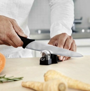 НАБОР FISKARS ИЗ 5 КУХОННЫХ НОЖЕЙ В БЛОКЕ SHARP SOLID + ТОЧИЛКА FISKARS