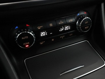 Mercedes GLA I Off-Roader Facelifting 1.6 200 156KM 2019 Mercedes GLA 200 Automat Navi Kamera cofania, zdjęcie 26