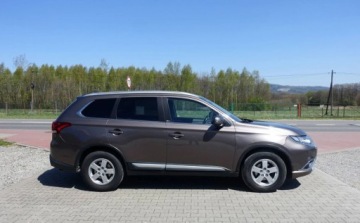 Mitsubishi Outlander III 2017 Mitsubishi Outlander 2.2DI-D 150KM 4WD 4x4 7osobowy Xenony Nawigacja Grzan, zdjęcie 3