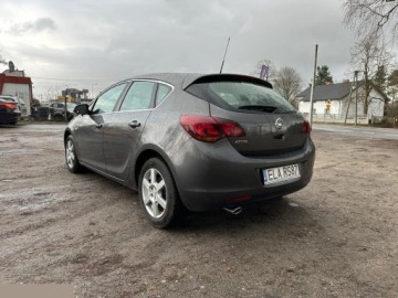 Opel Astra J Hatchback 5d 1.4 Turbo ECOTEC 140KM 2011 Opel Astra 1.4 Turbo Active 140KM 2011r, zdjęcie 8