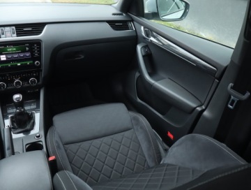 Skoda Octavia III RS Kombi Facelifting 2.0 TDI 184KM 2017 Skoda Octavia RS 2.0 TDI, 181 KM, Navi, Klima, zdjęcie 7