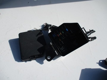 Skrzynka bezpieczników OBUDOWA TOYOTA RAV 4 19R