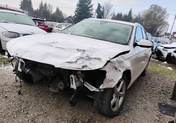 Audi A4 B8 Avant Facelifting 2.0 TDI 177KM 2014 Audi A4 Avant 112014r, 2.0TDI. Uszkodzony przod. 2.0 Diesel 177KM, zdjęcie 1