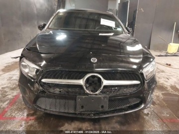 Mercedes Klasa A W177/V177 2021 Mercedes-Benz Klasa A 2021r., A 220, od ubezpieczalni 2.0 Benzyna 188KM, zdjęcie 1