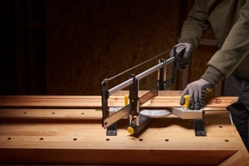 Регулируемый упор STANLEY 20-800 с торцовочной пилой
