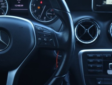 Mercedes Klasa A W176 Hatchback 5d Facelifting 180 122KM 2015 Mercedes A A 180, Serwis ASO, Klima, Klimatronic, zdjęcie 19